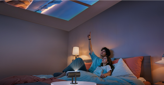 プロジェクターを天井に映すには何が必要？